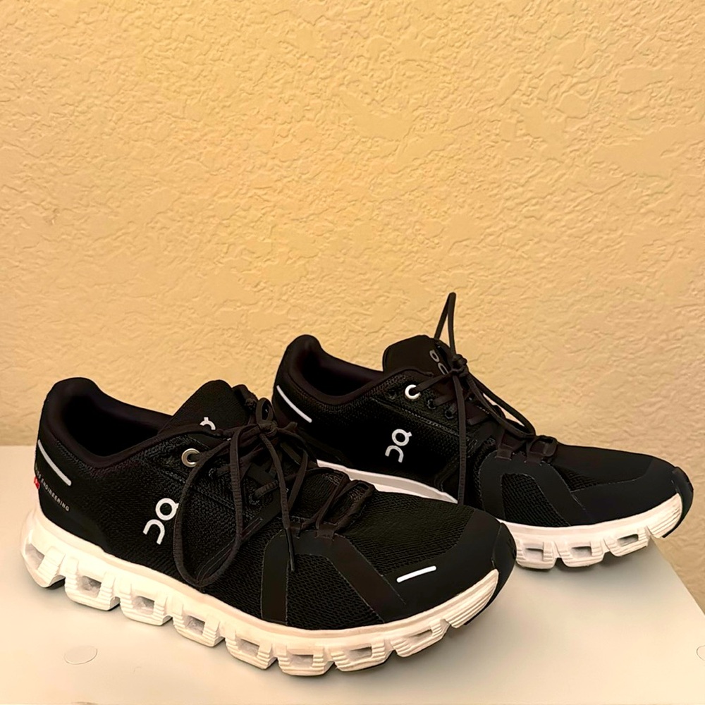 On Cloud 6 Women 8.5 Black Shoes